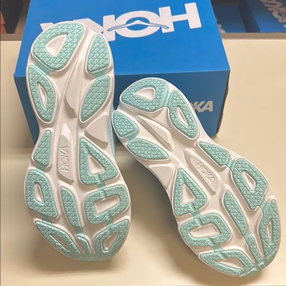 - CLEARANCE!! Hoka Bondi 8 Women’s Blue and Purple Running Shoes
