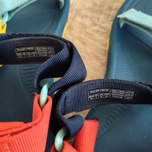 💮 Teva x Outdoor Voices Hurricane XLT 2 Sandals Size 10