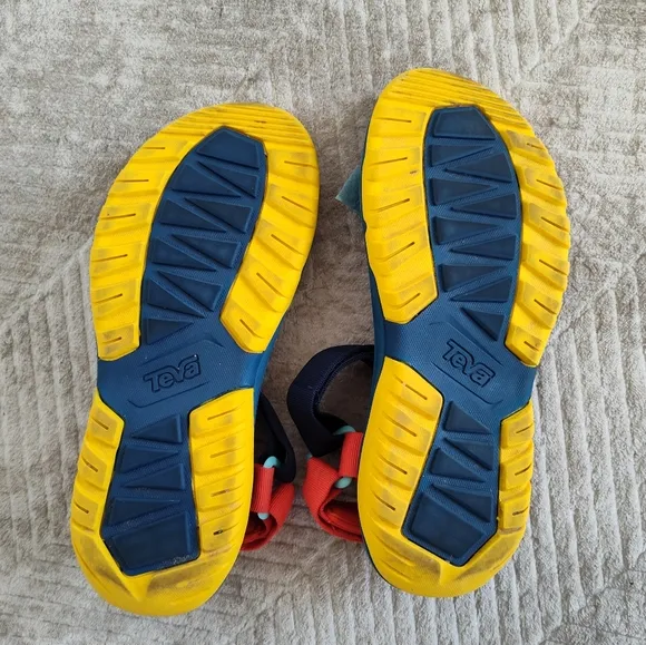 💮 Teva x Outdoor Voices Hurricane XLT 2 Sandals Size 10