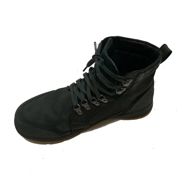 10 / Sorel Men’s ankle mid waterproof Boots