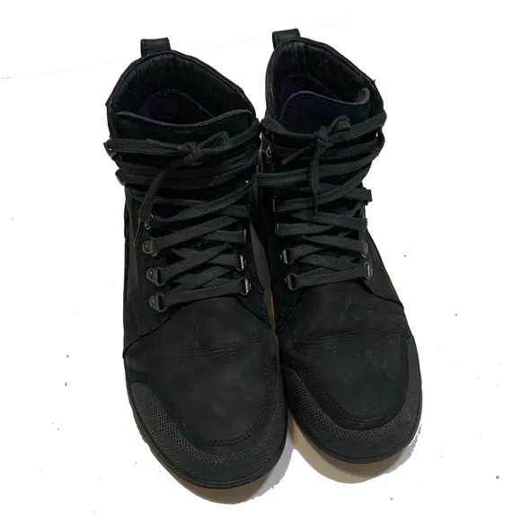 10 / Sorel Men’s ankle mid waterproof Boots