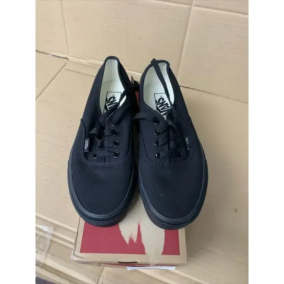 1036. Vans All Black-US 5.5 Mens