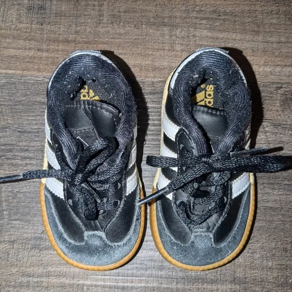 17 Pairs Of Gently Used Baby Shoes Size 0 Months - 12 Months