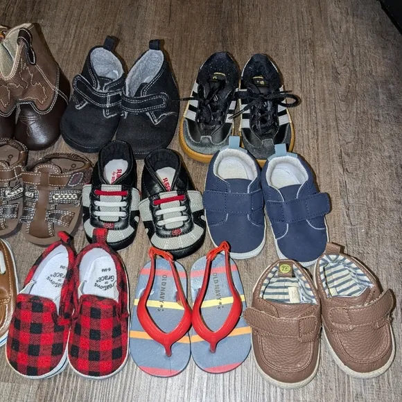 17 Pairs Of Gently Used Baby Shoes Size 0 Months - 12 Months