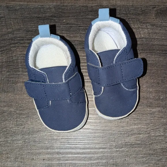 17 Pairs Of Gently Used Baby Shoes Size 0 Months - 12 Months