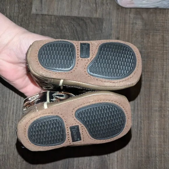 17 Pairs Of Gently Used Baby Shoes Size 0 Months - 12 Months