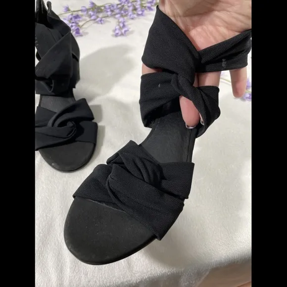 $195 Eileen Fisher Joy‎ Twist Strappy Heeled Sandals in Black [SZ 5.5 ]