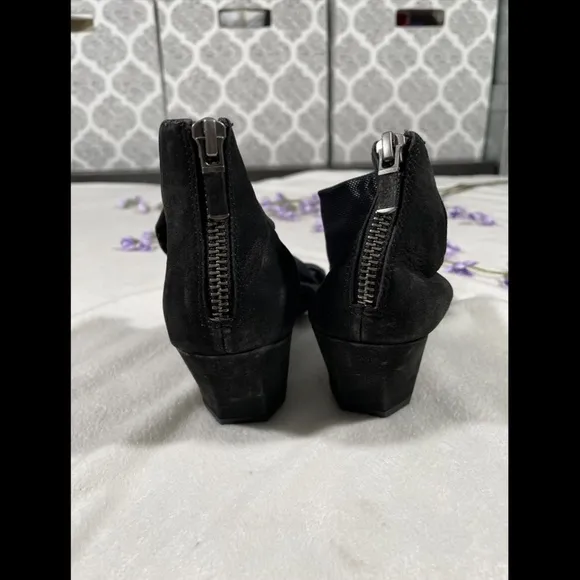 $195 Eileen Fisher Joy‎ Twist Strappy Heeled Sandals in Black [SZ 5.5 ]