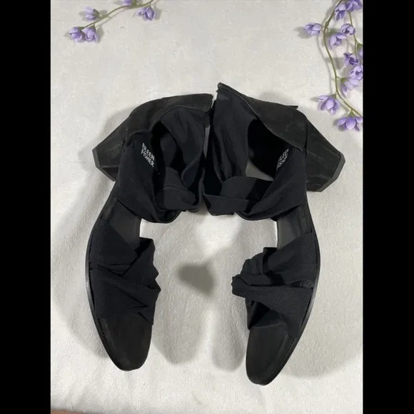 $195 Eileen Fisher Joy‎ Twist Strappy Heeled Sandals in Black [SZ 5.5 ]