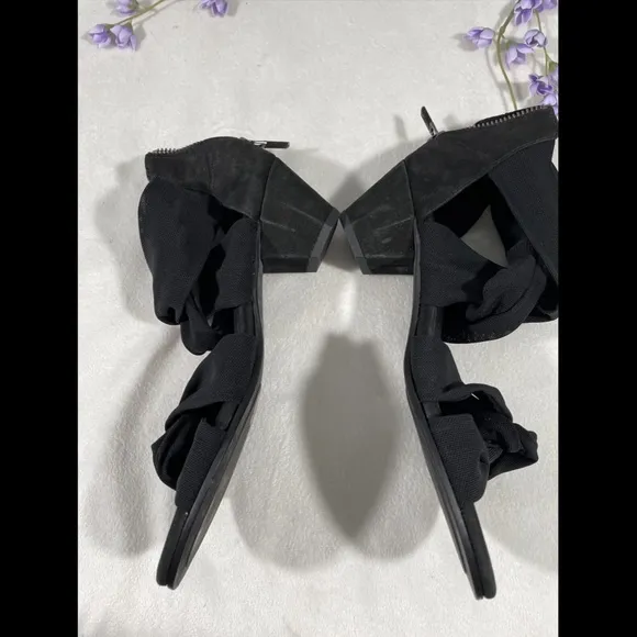 $195 Eileen Fisher Joy‎ Twist Strappy Heeled Sandals in Black [SZ 5.5 ]