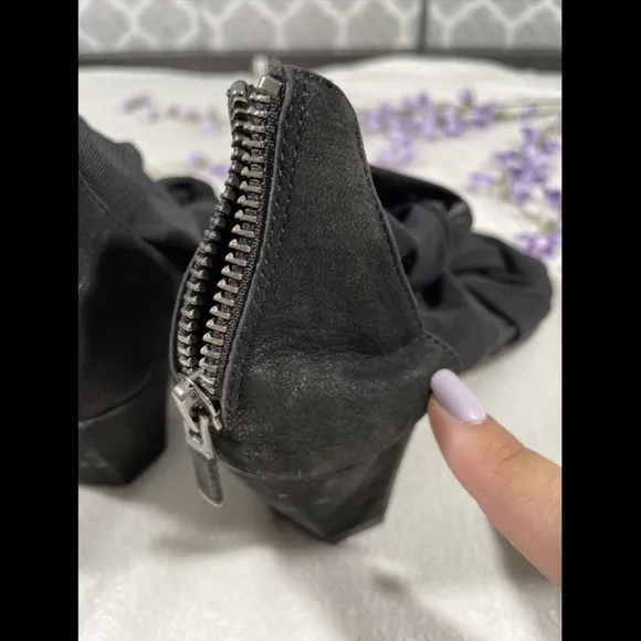 $195 Eileen Fisher Joy‎ Twist Strappy Heeled Sandals in Black [SZ 5.5 ]