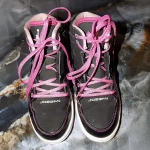 2012 Nike Black/Pink Jordan 371390-029 Size 2Y Girl's