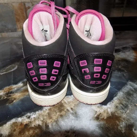 2012 Nike Black/Pink Jordan 371390-029 Size 2Y Girl's