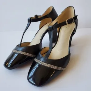 7 WIDE Naturalizer N5 comfort t-strap heeled shoes black patent