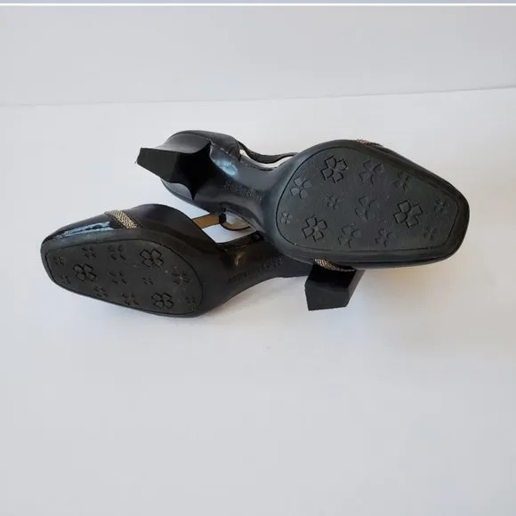 7 WIDE Naturalizer N5 comfort t-strap heeled shoes black patent