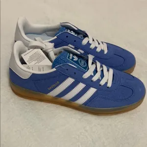 Adidas Gazelle women’s Blue Sneakers