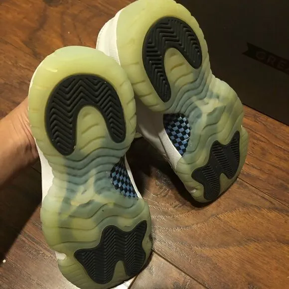 AIR JORDAN 11 retro low legend blue size 5 women = 3.5Y kids
