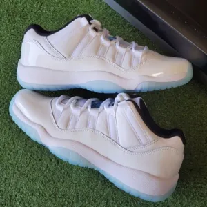 AIR JORDAN 11 retro low legend blue size 5 women = 3.5Y kids