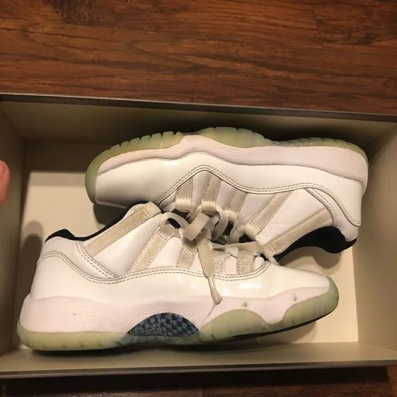 AIR JORDAN 11 retro low legend blue size 5 women = 3.5Y kids