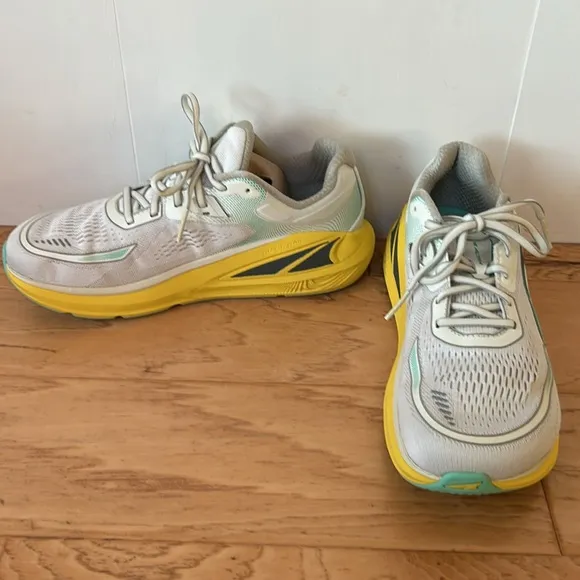 Altra NIB Paradigm 6 Gray Yellow Sneaker size 9 Ego Max Guide Rail Daily Run