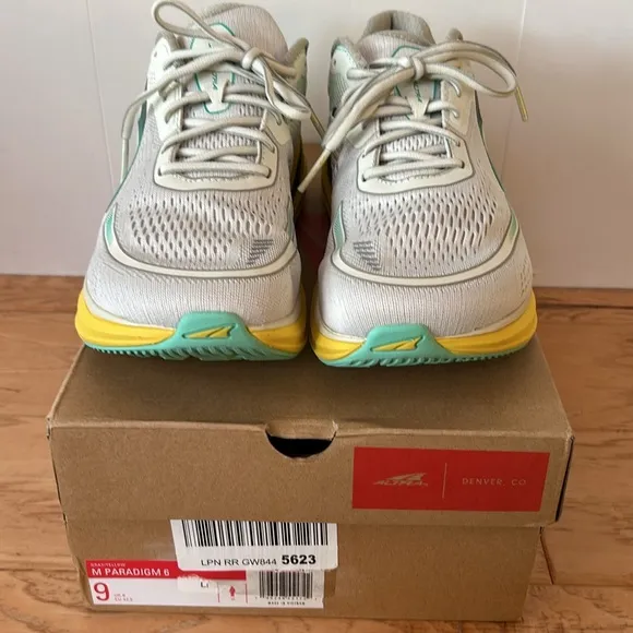 Altra NIB Paradigm 6 Gray Yellow Sneaker size 9 Ego Max Guide Rail Daily Run