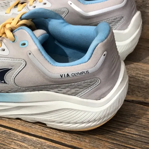 Altra Via Olympus Running Shoes Womens 9 W Light Gray Walking AL0A82CR224