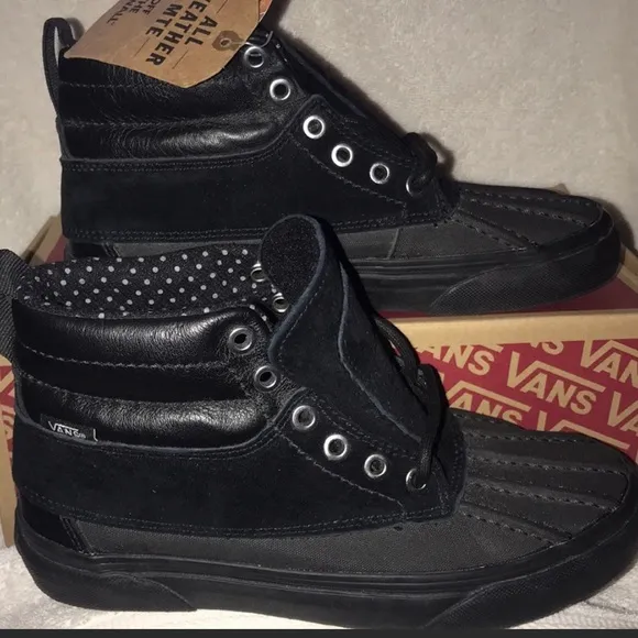 &gt;👦🏻ALL WEATHER MTE DEL PATO BLACK POLKA DOTS SK8 HI SCOTCH GARD BRAND NEW VANS