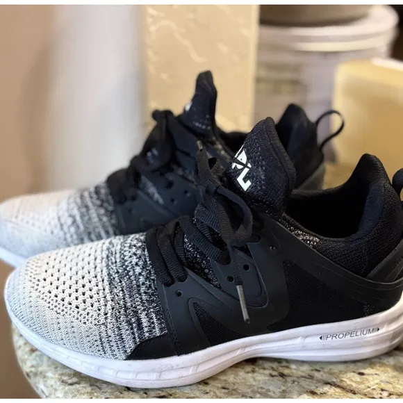 APL Athletic Propulsion Labs Ascend Black Gray Running Shoes Women’s Size 7.5