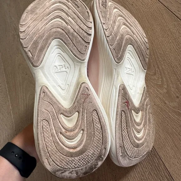 APL Streamline Womens Sneaker Size 7.5