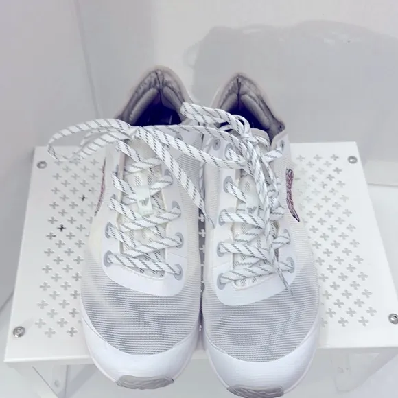 Ascend South White and Gray Athletic Shoes Size 9.5 Mesh Lightweight Rubber Sole