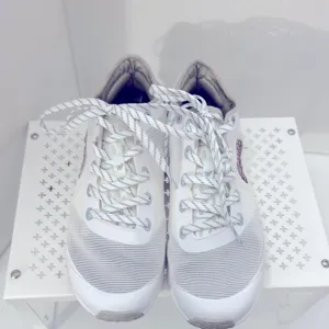 Ascend South White and Gray Athletic Shoes Size 9.5 Mesh Lightweight Rubber Sole