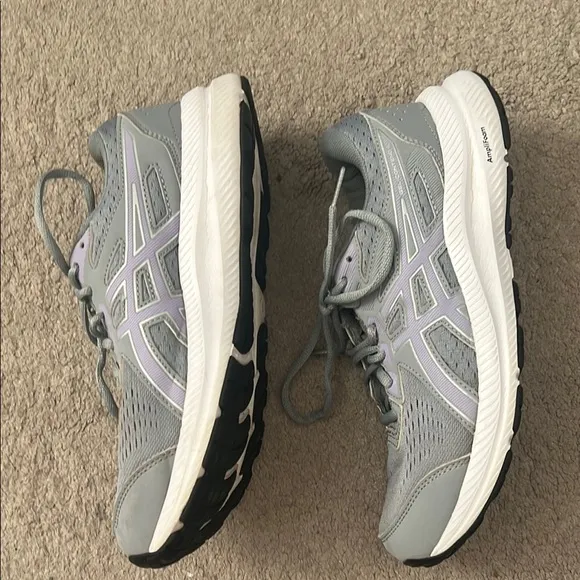 ASICS Gray and White Athletic Running Shoes with Signature Cushioning