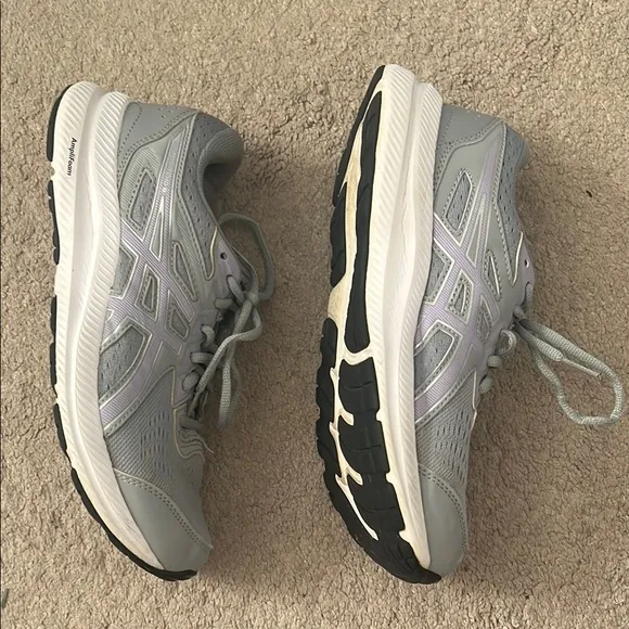 ASICS Gray and White Athletic Running Shoes with Signature Cushioning