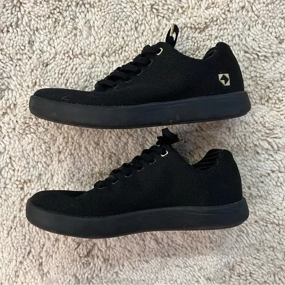 atoms | Men’s 000 Cushiony Comfort Sneakers, Black/Gold