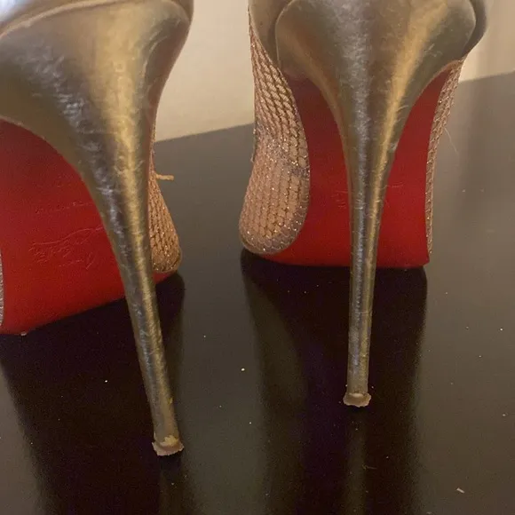Authentic Christian Louboutin Gold Mesh Pointed toe Heel Pumps EU 40