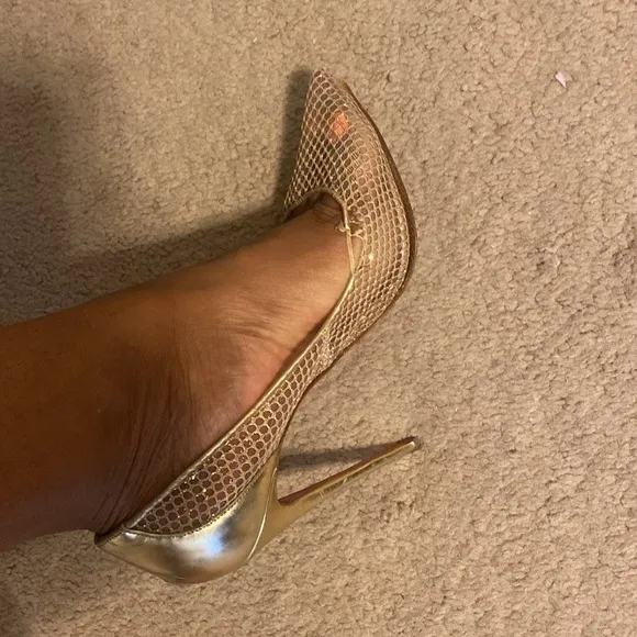Authentic Christian Louboutin Gold Mesh Pointed toe Heel Pumps EU 40
