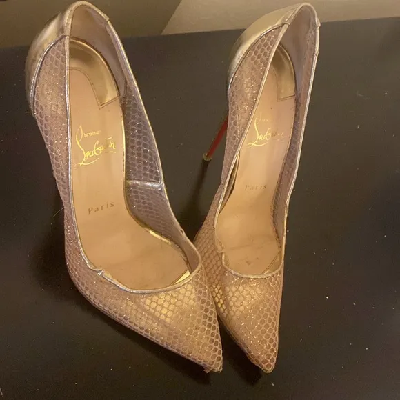 Authentic Christian Louboutin Gold Mesh Pointed toe Heel Pumps EU 40