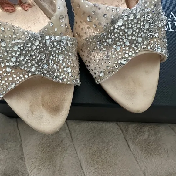 Badgley Mischka Cameryn Satin Peep Toe Stiletto w/ Crystal Embellished Size 8.5