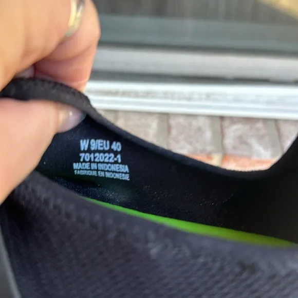 Barely Worn Oofos all black Omg Low Shoes sz 9 EU 40