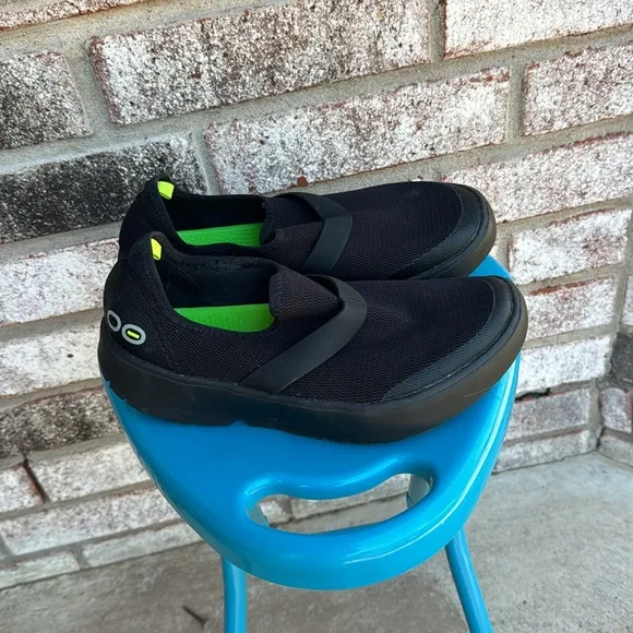 Barely Worn Oofos all black Omg Low Shoes sz 9 EU 40