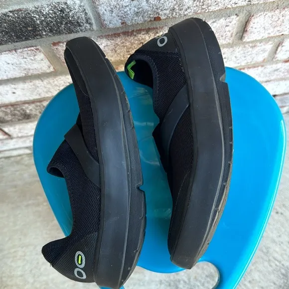 Barely Worn Oofos all black Omg Low Shoes sz 9 EU 40