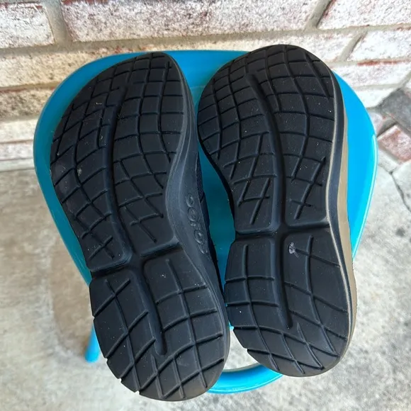 Barely Worn Oofos all black Omg Low Shoes sz 9 EU 40