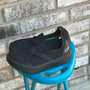 Barely Worn Oofos all black Omg Low Shoes sz 9 EU 40