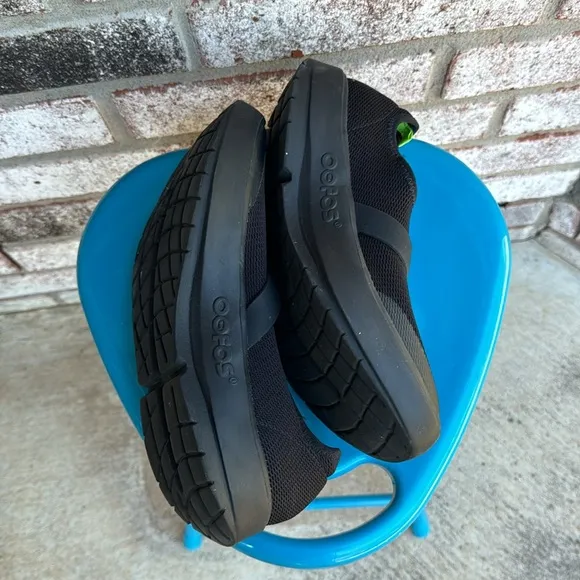 Barely Worn Oofos all black Omg Low Shoes sz 9 EU 40
