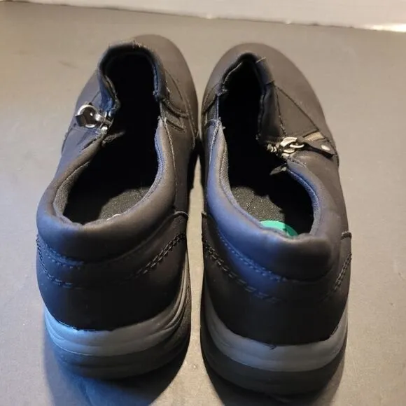 Baretraps Black sip on zipper size 7.5 Nwt comfortable leather Slip on Shoes