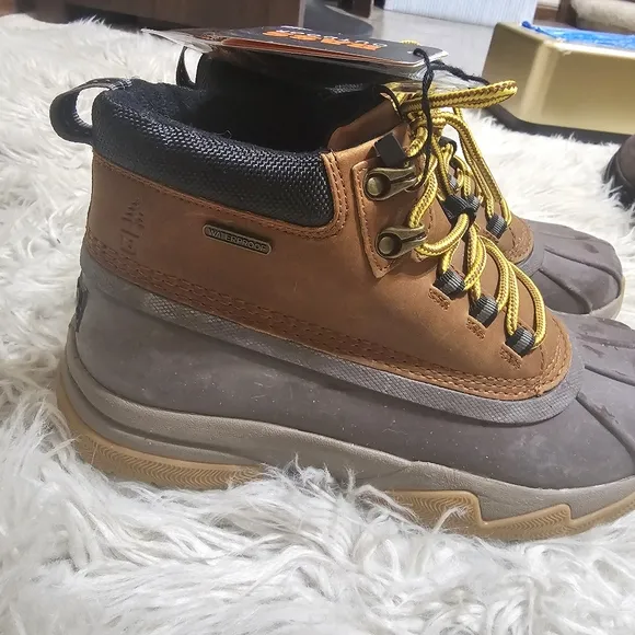 BASS outdoor field duck boots Mens 8M brown waterproof