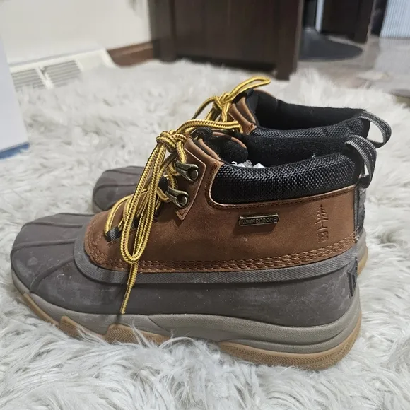 BASS outdoor field duck boots Mens 8M brown waterproof