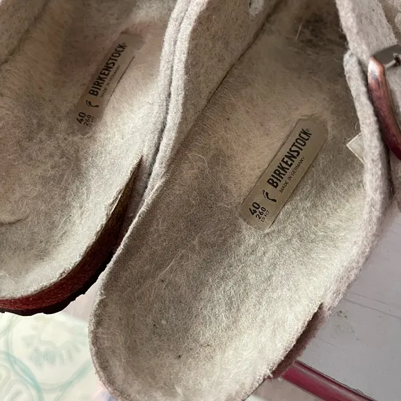 Birkenstocks size 40 shoes 🍀