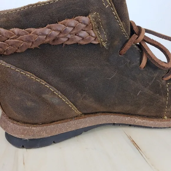 Born Tarklin Booties Size 6.5 Taupe Suede Leather Ankle Boots Comfort Outdoor