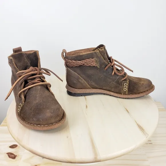 Born Tarklin Booties Size 6.5 Taupe Suede Leather Ankle Boots Comfort Outdoor